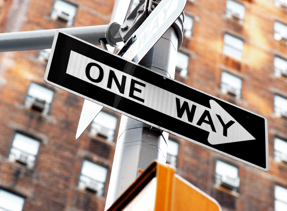 Указатели Нью Йорка. Нью Йорк указатели улиц. One way. New-York дорожный указатель. On one s way